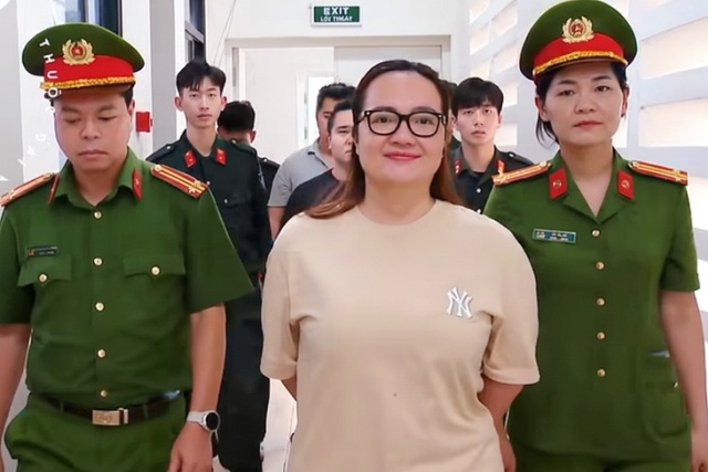 Chuyên gia tội phạm học lý giải nụ cười của Hoàng Hường khi bị bắt